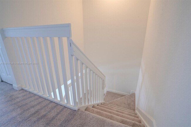 Building Photo - 2796 SE 26th Ave