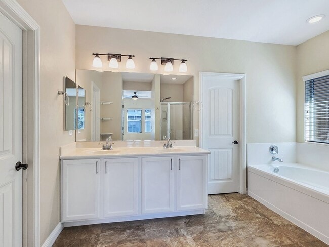 Building Photo - 10667 Harvest Green Way