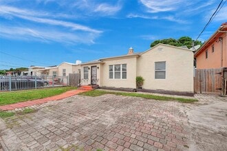 Building Photo - 2811 SW 3rd St