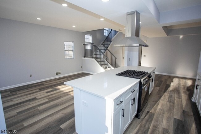 Building Photo - 267 Perry Ave