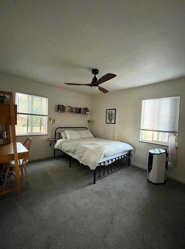 Building Photo - Gorgeous Denver Home