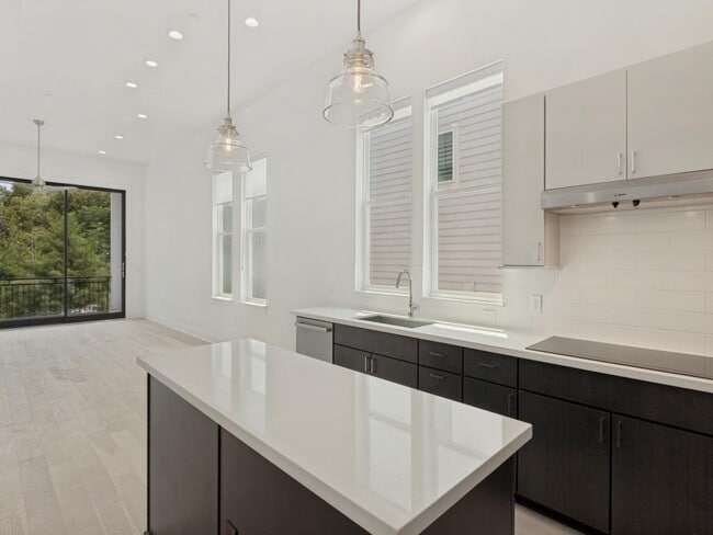 Building Photo - 2505 Bluebonnet Ln