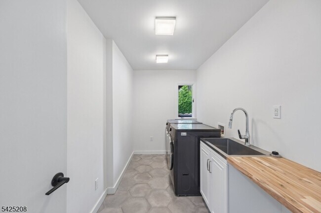 Building Photo - 293 Wyoming Ave