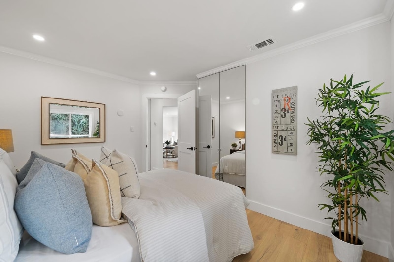 Building Photo - 242 Thurston St