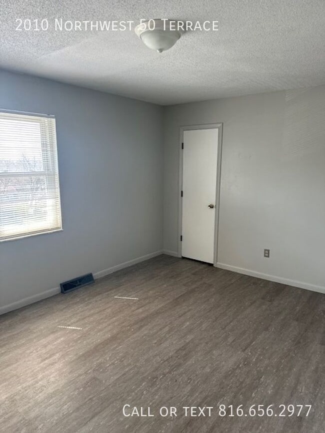 Building Photo - 2010 NW 50 Terrace