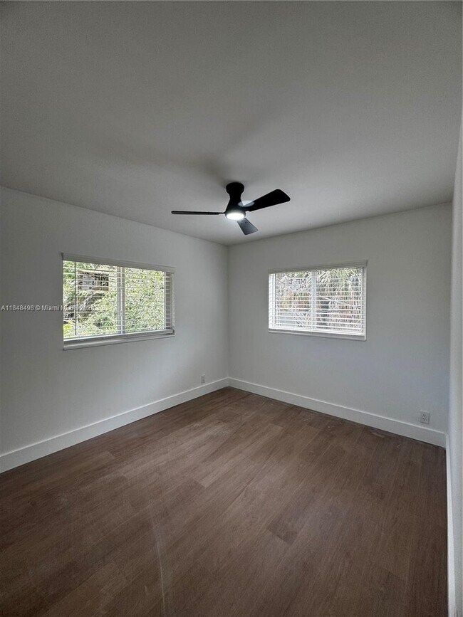 Building Photo - 1460 SW 24th Ct