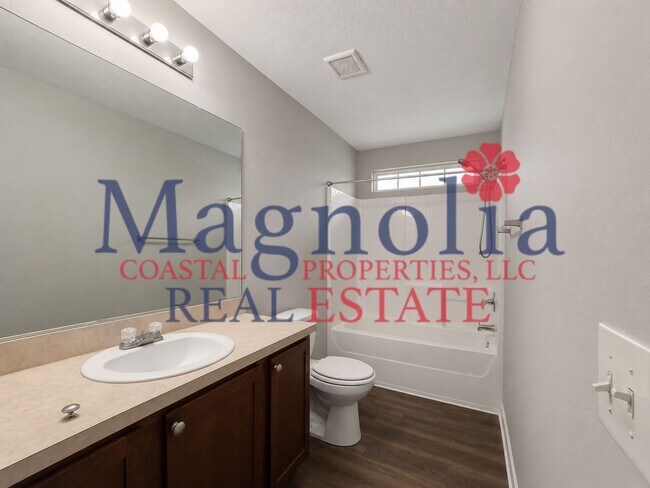 Building Photo - 4 Bedrooms, 2.5 Bathrooms in Live Oak Subdivision