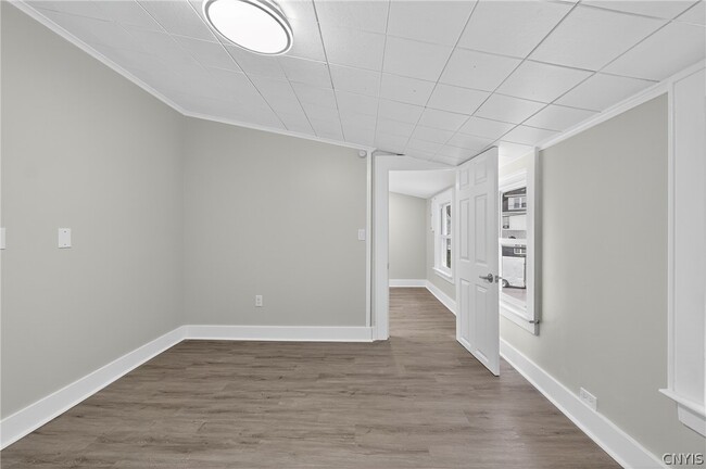 Building Photo - 111 Maplehurst Ave