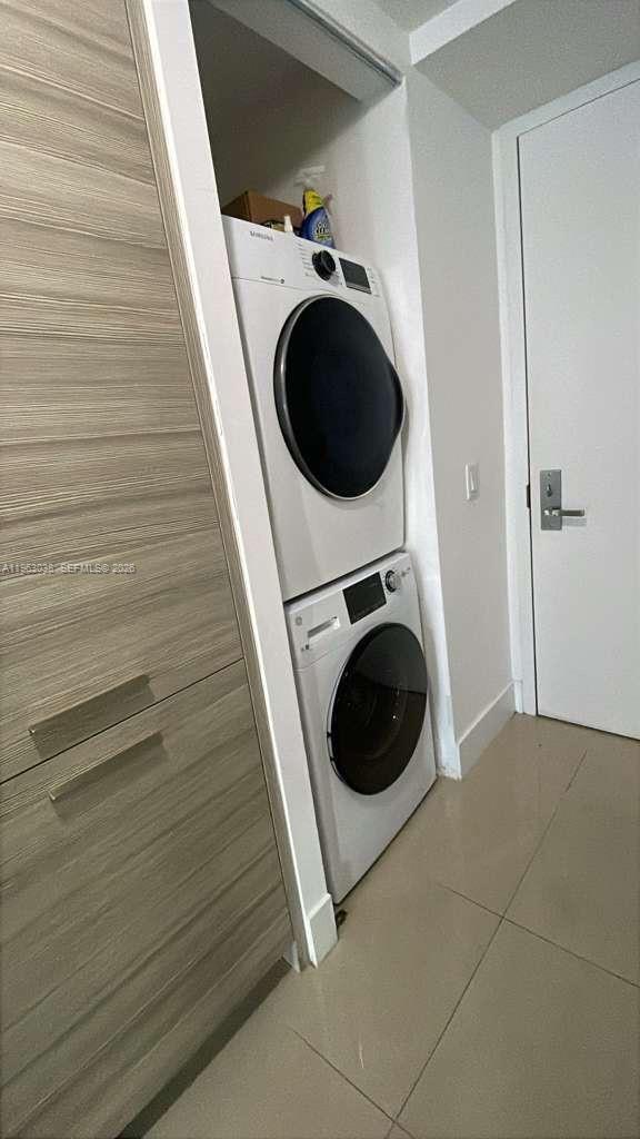 Building Photo - 1300 Brickell Bay Dr