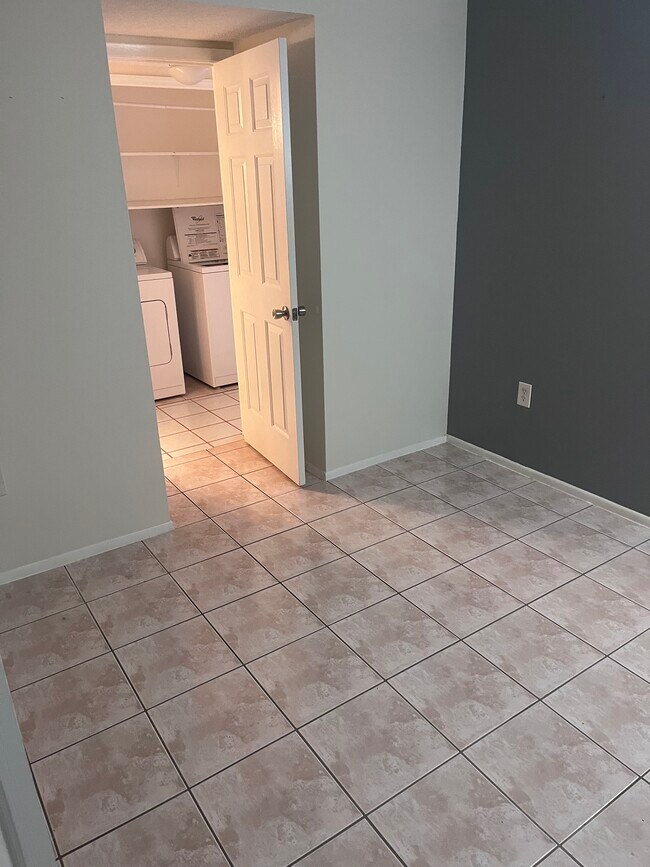 Building Photo - 1054 Lotus Cove Ct