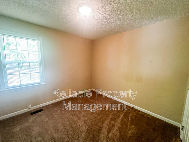 Building Photo - 114 Gracie Ln