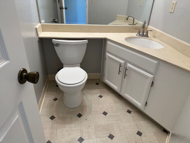 Building Photo - Beautifully updated 2 bedroom, 2.5 bathroom Townhouse in West San Jose!
