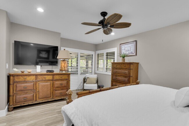 Building Photo - 60 Pelican Pointe Dr