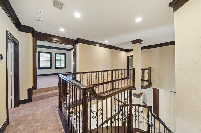 Building Photo - 30 N Palmiera Cir
