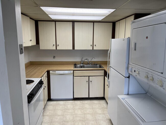 Building Photo - 1724 Crimson Tree Way