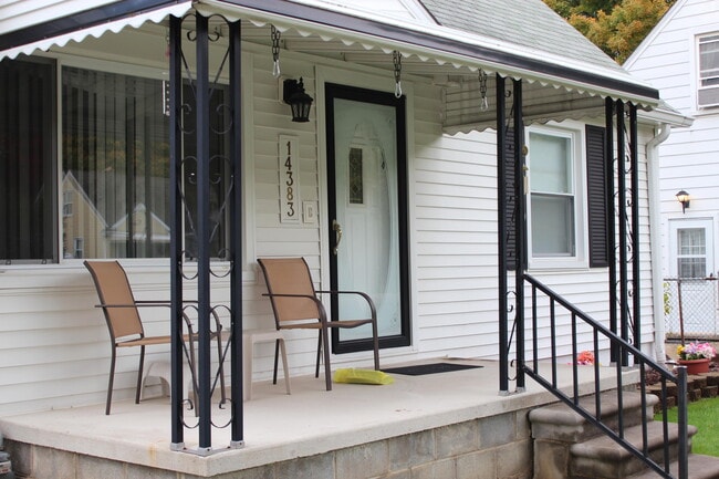 Building Photo - 14383 Mercedes