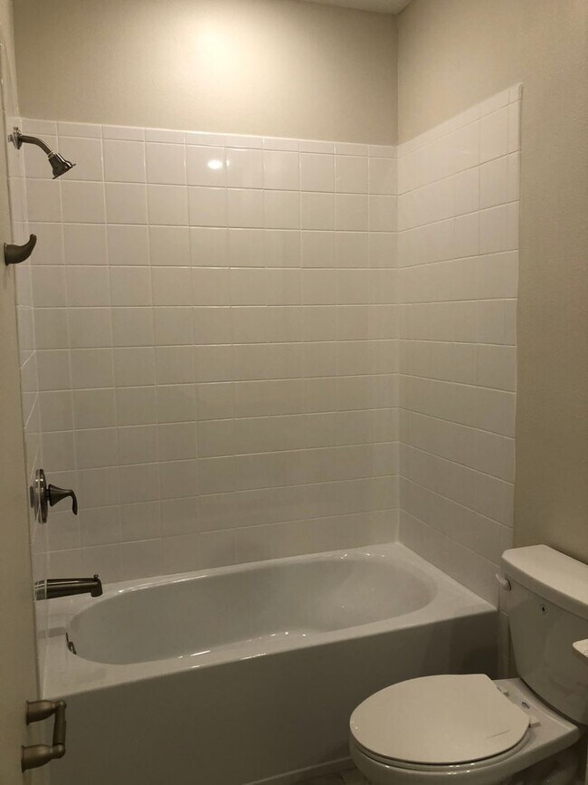 Building Photo - 3 Bedroom, 2.5 Bath East Orlando Townhome ...