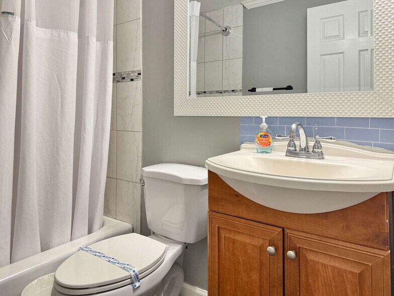 Building Photo - 300 Peachtree St