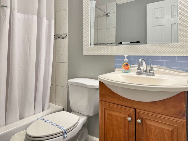 Building Photo - 300 Peachtree Rd NE