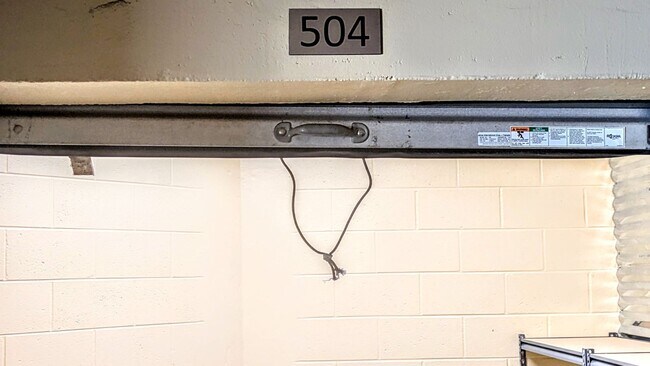 Building Photo - Annual Turnkey 3/3 penthouse on waterfront in Osprey