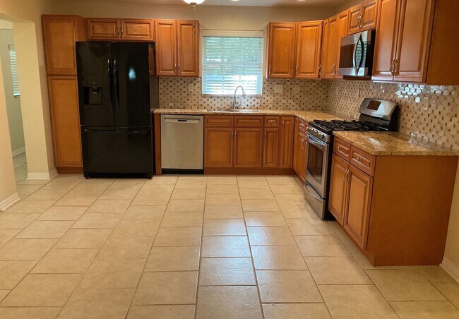 Building Photo - Beautiful Remodeled Home In Floral Park Neighborhood