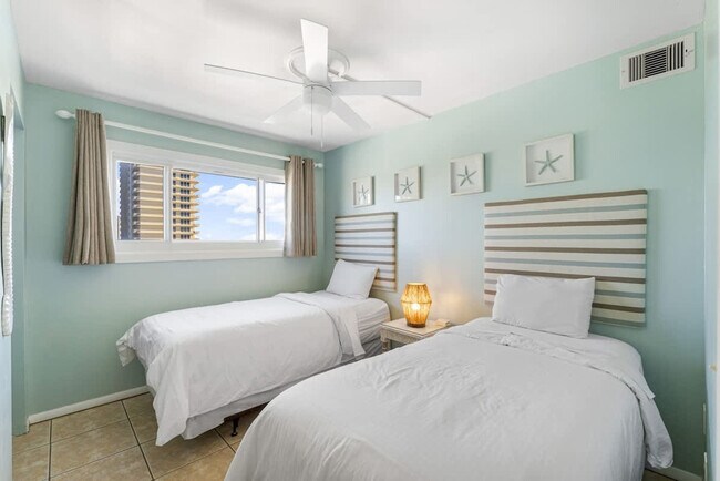 Building Photo - 8743 Thomas Dr