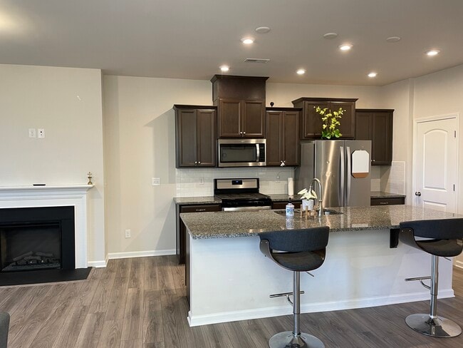 Building Photo - Shaje-11020Chalkbark