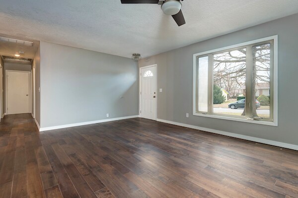 Building Photo - 3128 S Pinehurst Ave