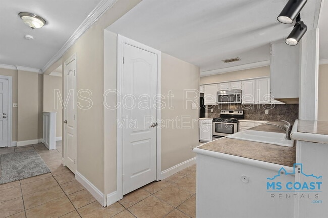 Building Photo - 387 Debuys Rd