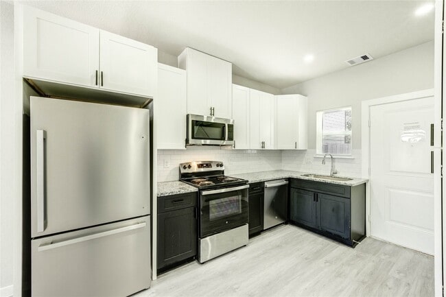 Building Photo - 8157 Tate St