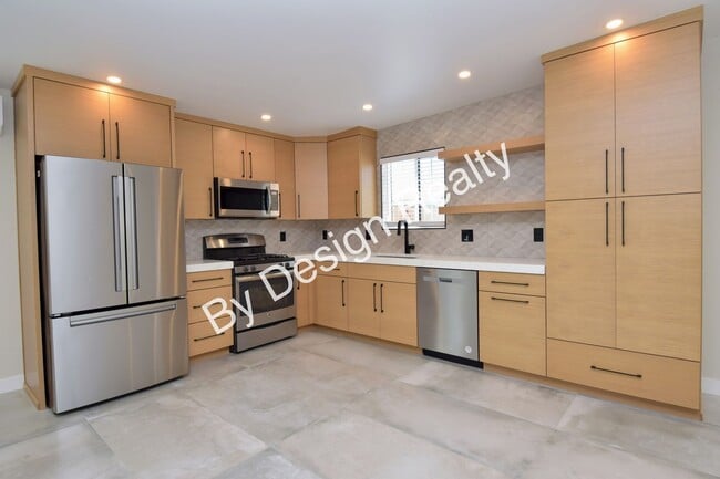 Building Photo - 3 Bed 3 Bath - Built in 2024 - 1/2 Mile to...