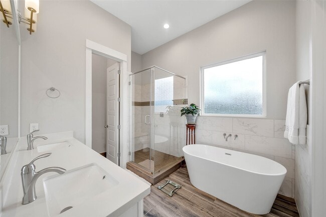 Building Photo - 814 Thornton Rd