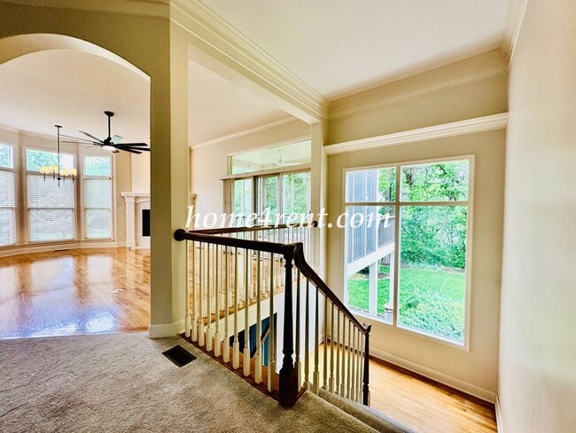 Building Photo - Exceptional 1.5 Story Home in the Prestigious Loch Lloyd Community!