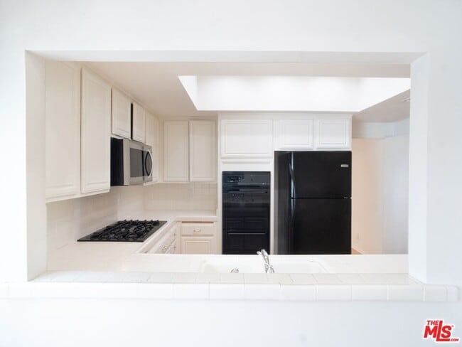 Building Photo - 1655 Selby Ave