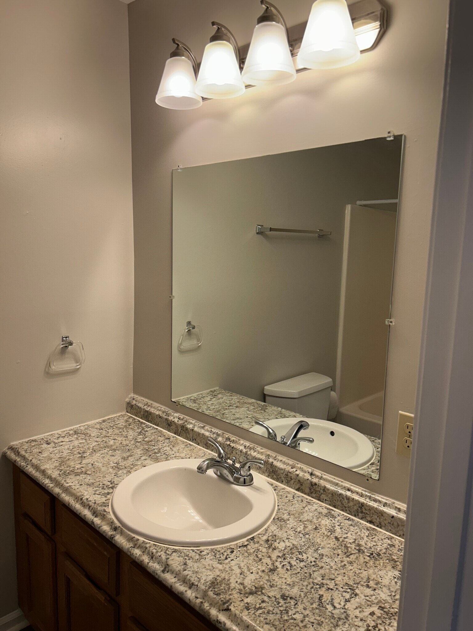 Upstairs full bathroom - 420 Village Ln