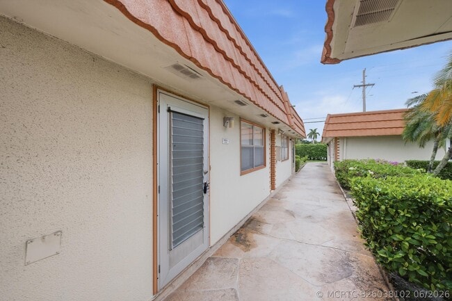 Building Photo - 28 Seville Dr