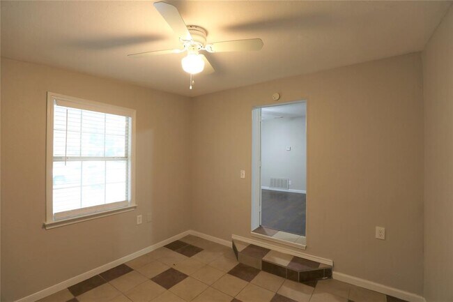 Building Photo - 8418 Grovecrest Dr