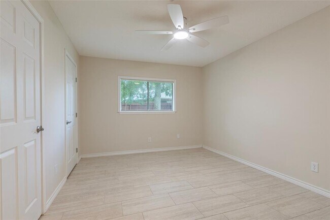 Building Photo - 2435 Heritage Bend Dr
