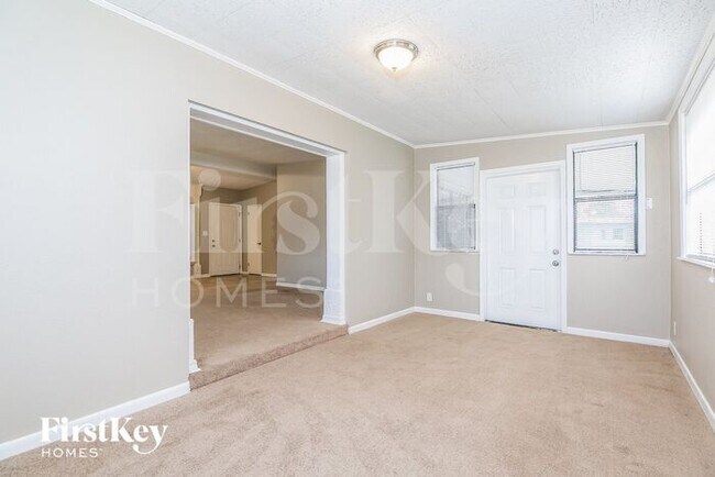 Building Photo - 813 W Highland Dr