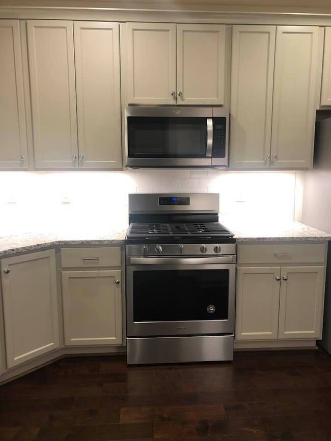 Building Photo - 4020 Lenox Rd