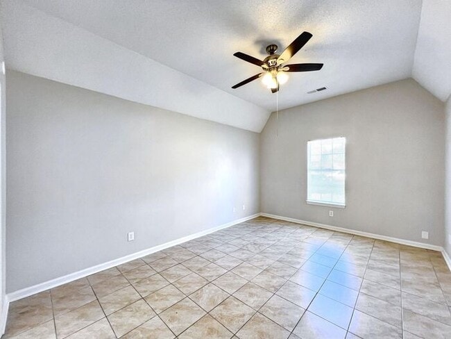 Building Photo - 5880 Waverly Dr