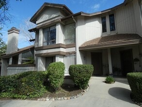 Building Photo - Spacious Townhome at Stonebridge