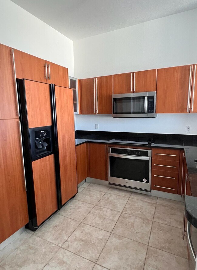 Building Photo - 1551 N Flagler Dr
