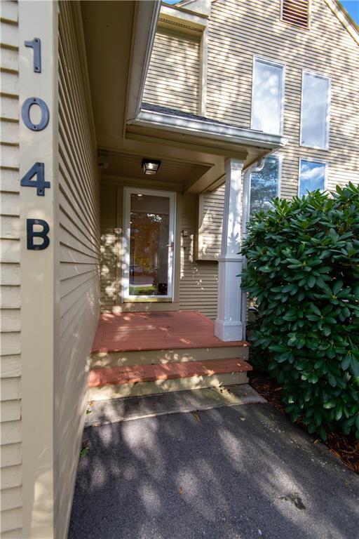 Entry - 104 Palmer Dr