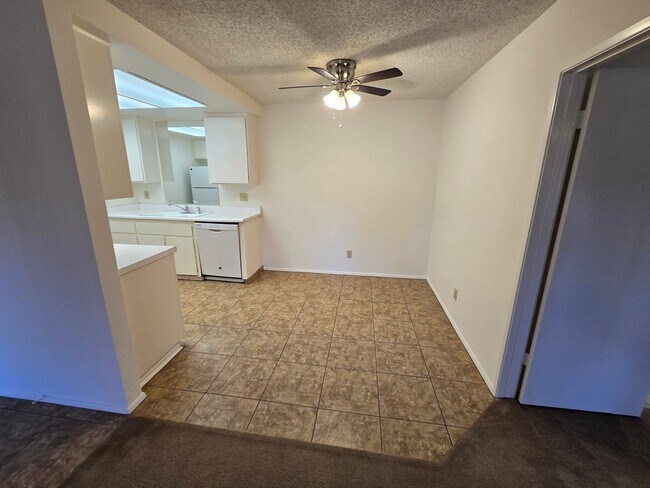 Building Photo - Freshly Painted 1-Bedroom Condo with Covered Parking