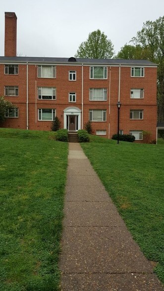 Building Photo - 10411 Montrose Ave