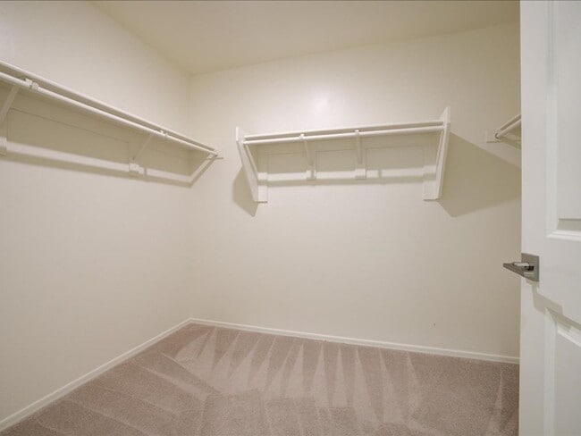 Building Photo - 3 Bedroom 2.5 Bathroom