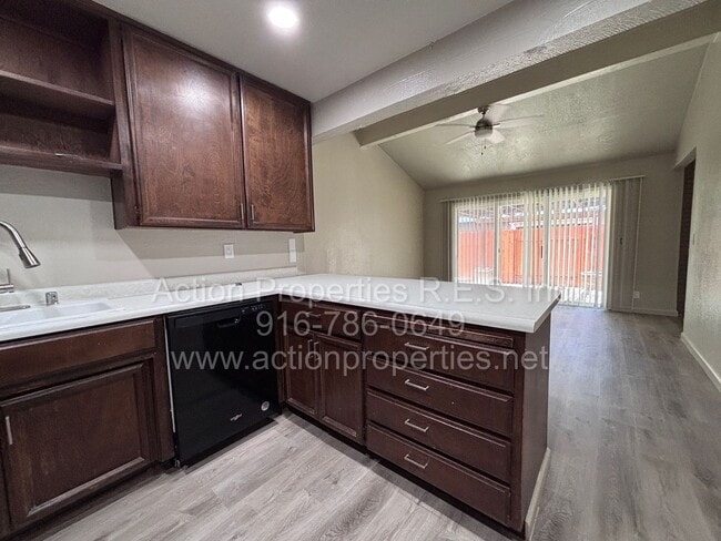 Building Photo - Updated 2 Bed, 2 Bath Duplex - 2 Car Garage - Two Large Patios - Close to Shopping, Restaurants, ...