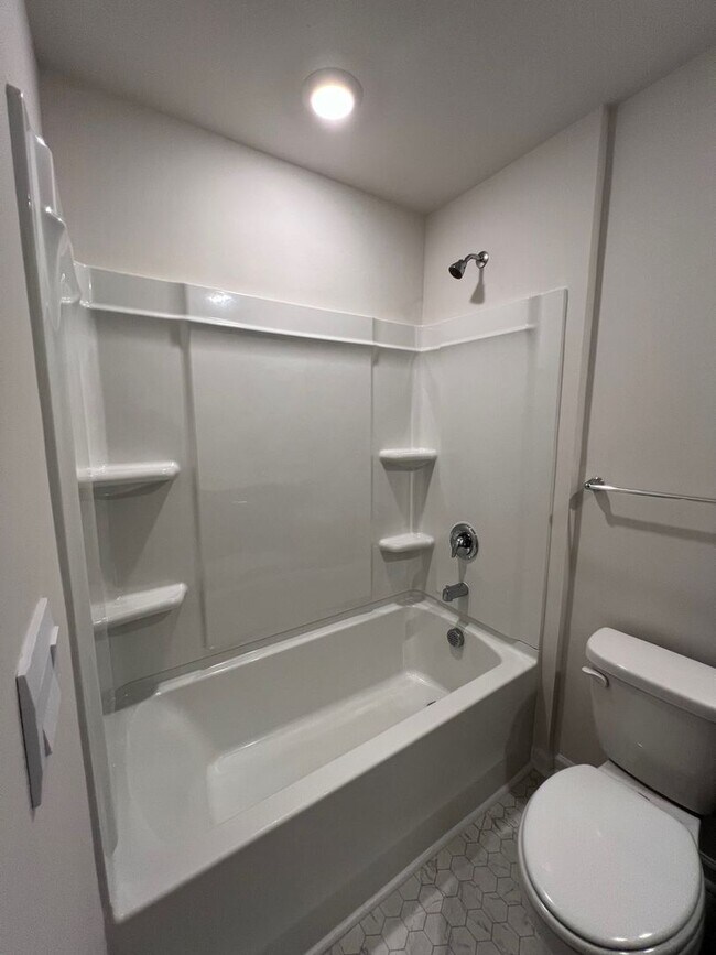 Building Photo - Pristine 3BR Townhouse in Arden