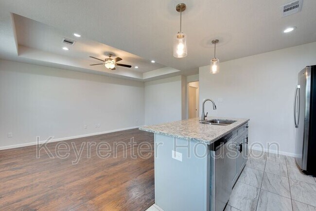 Building Photo - 5405 Groveton St